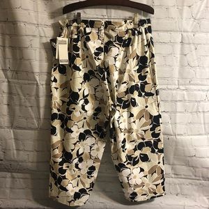 NWT - Dressbarn Floral White, Beige, Black Capris / Pants - 18W